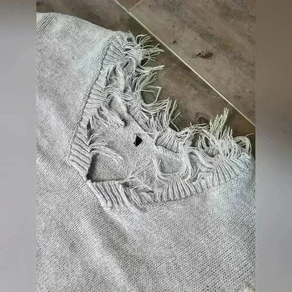 Polly & Esther Distressed Flower Sweater🌼 - Picture 5 of 6